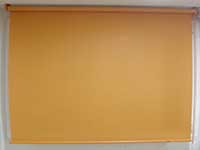 Foto de un enrollable screen naranja